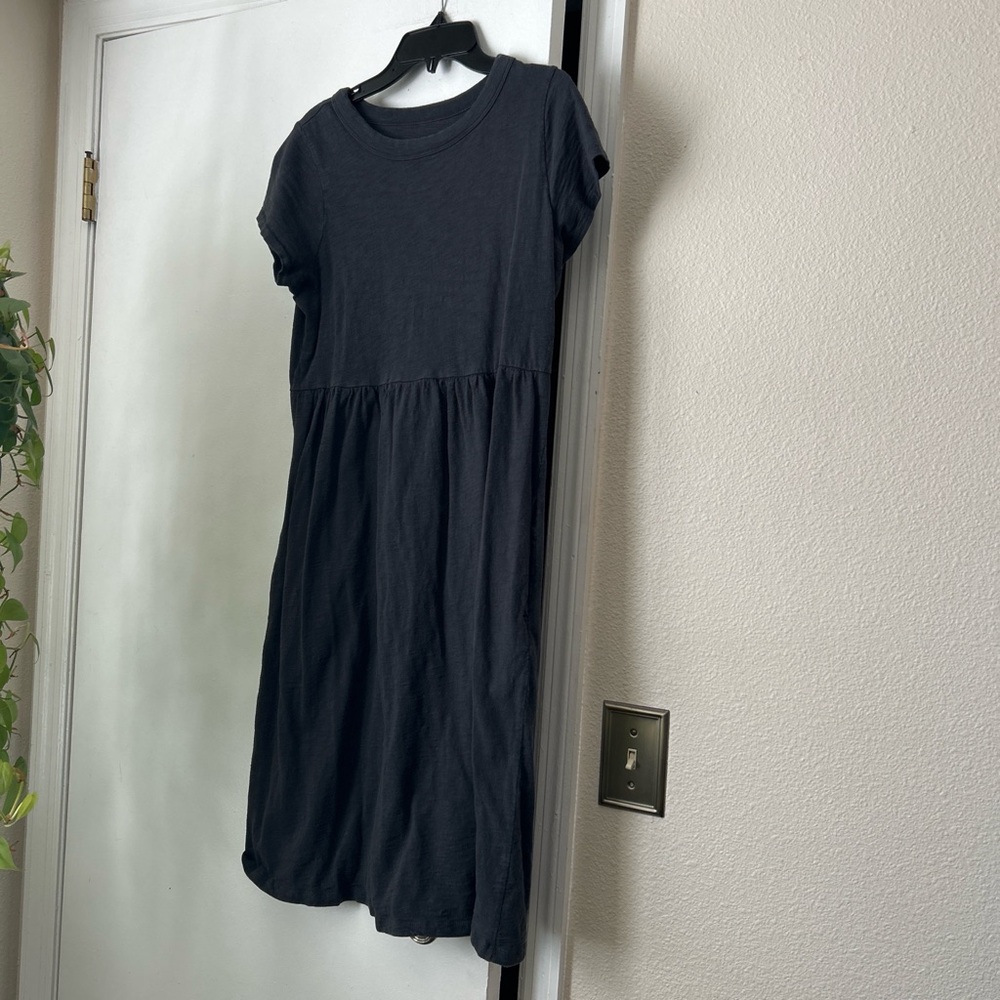 Universal Thread Charcoal Short Sleeve Top
